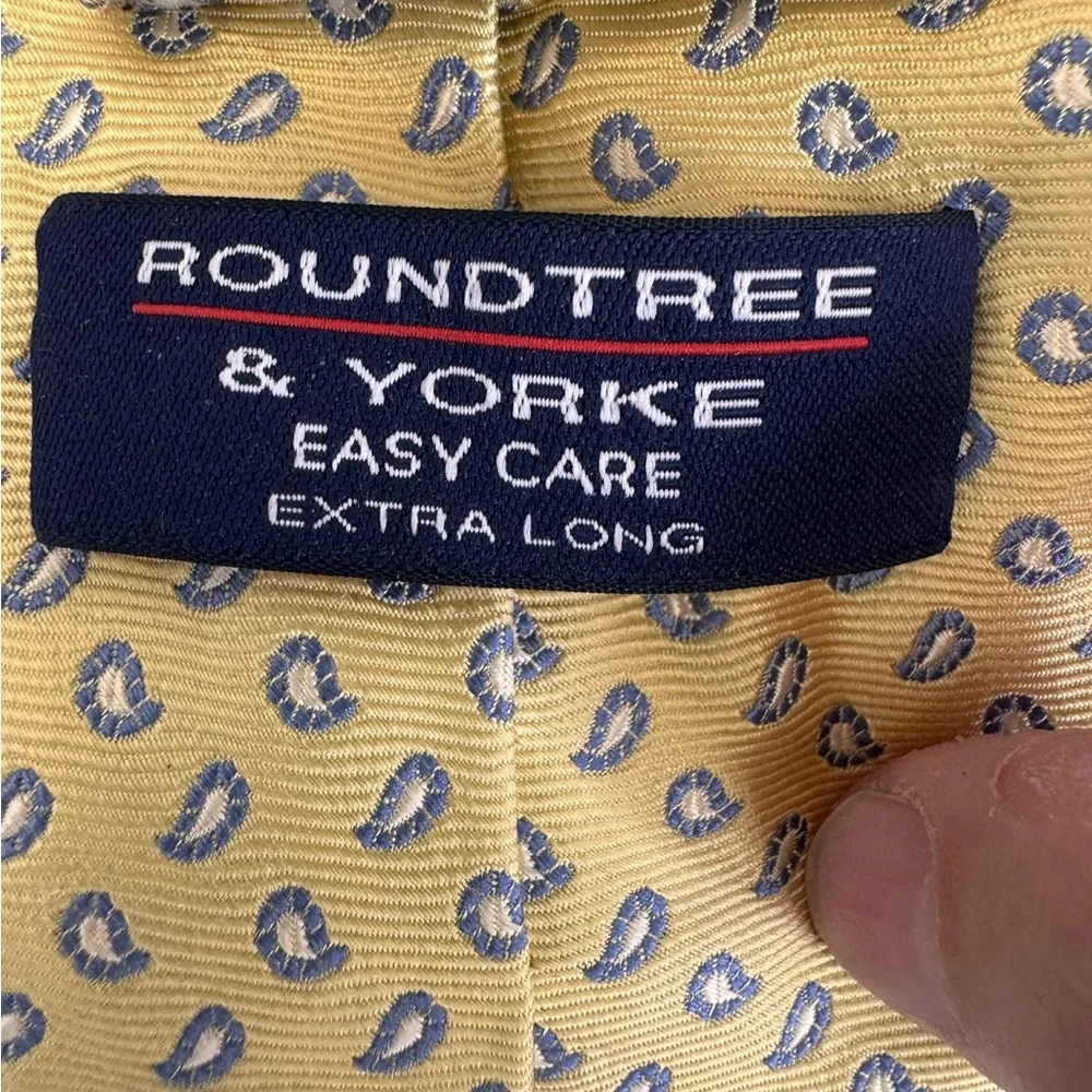 Roundtree & Yorke stylish tie